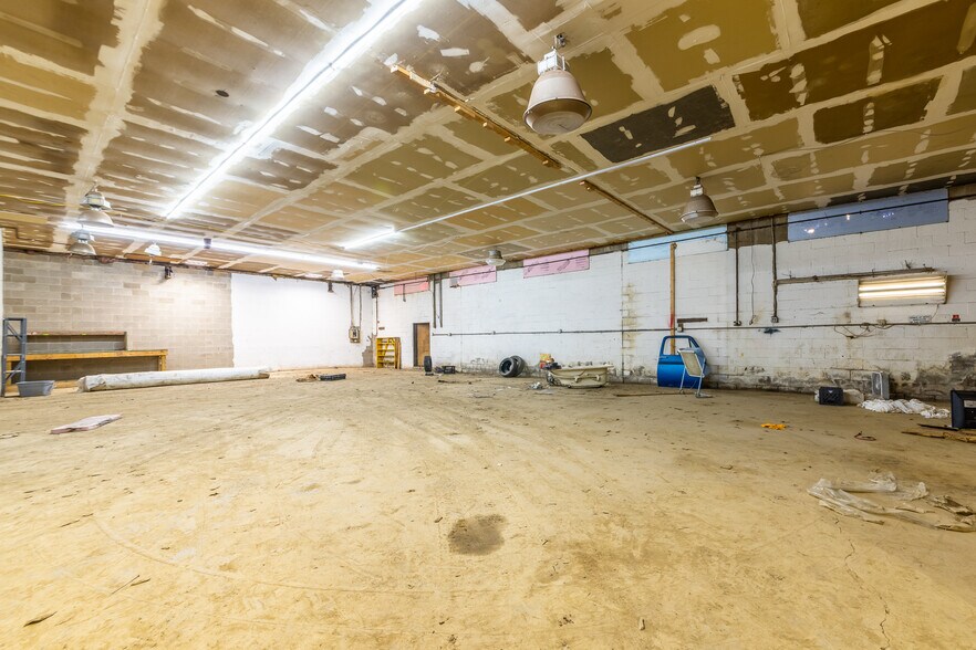 More Photos Of 400 Railroad St, Pittsburgh Warehouse For Lease