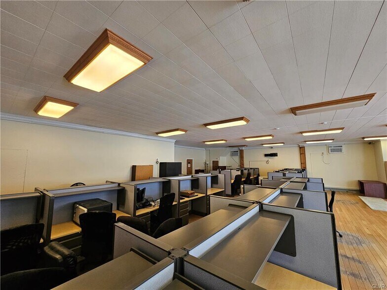 More Photos Of 719 Durham Rd, Riegelsville Storefront Retail Residential For Lease