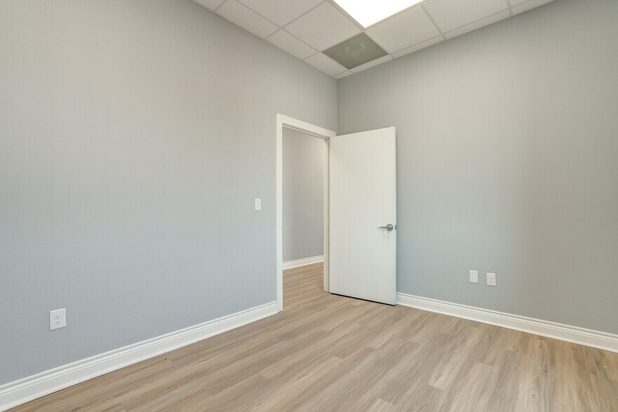 More Photos Of 9007 CR 6820, Lubbock Warehouse For Lease