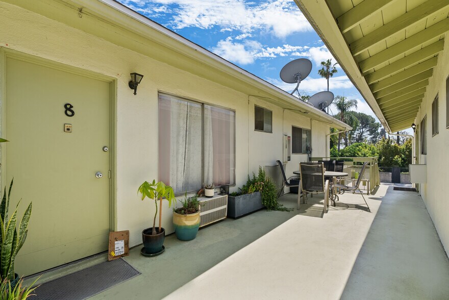 More Photos Of 13520 Victory Blvd, Van Nuys Apartments For Sale