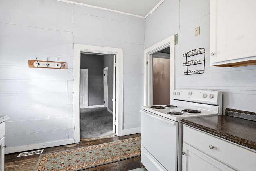 More Photos Of 209 W North St, Lebanon Office For Sale