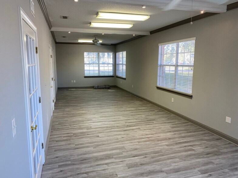 More Photos Of 6817 Southpoint Pky, Jacksonville Unknown For Lease