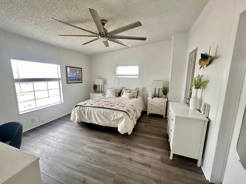 More Photos Of 6501 Boatyard Dr, Hudson Specialty For Sale