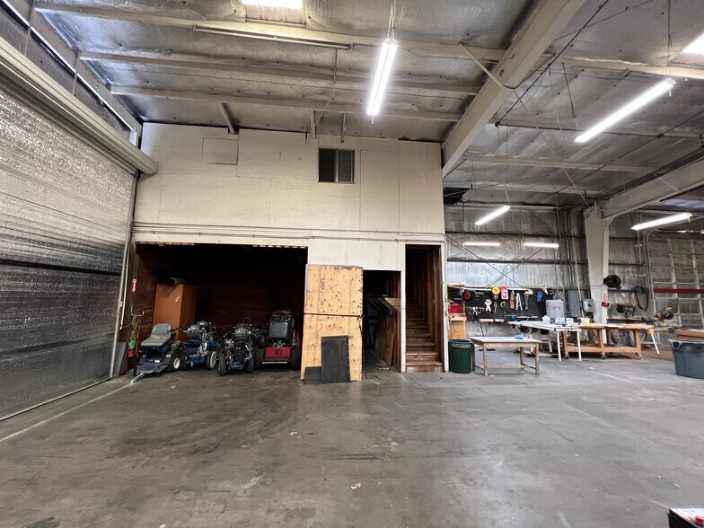 More Photos Of 8120 35th Ave, Sacramento Manufacturing For Lease