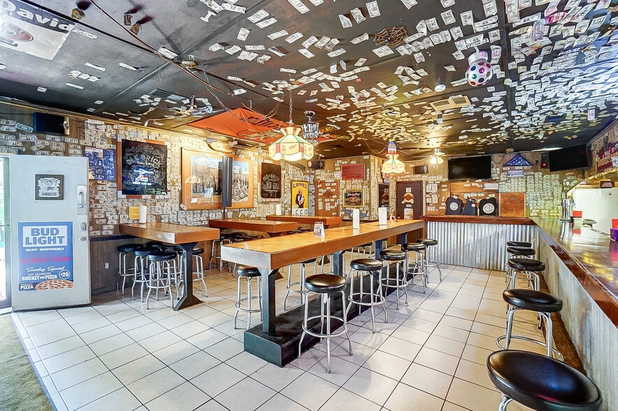 More Photos Of 3475 Mechanicsburg Rd, Springfield Bar For Sale