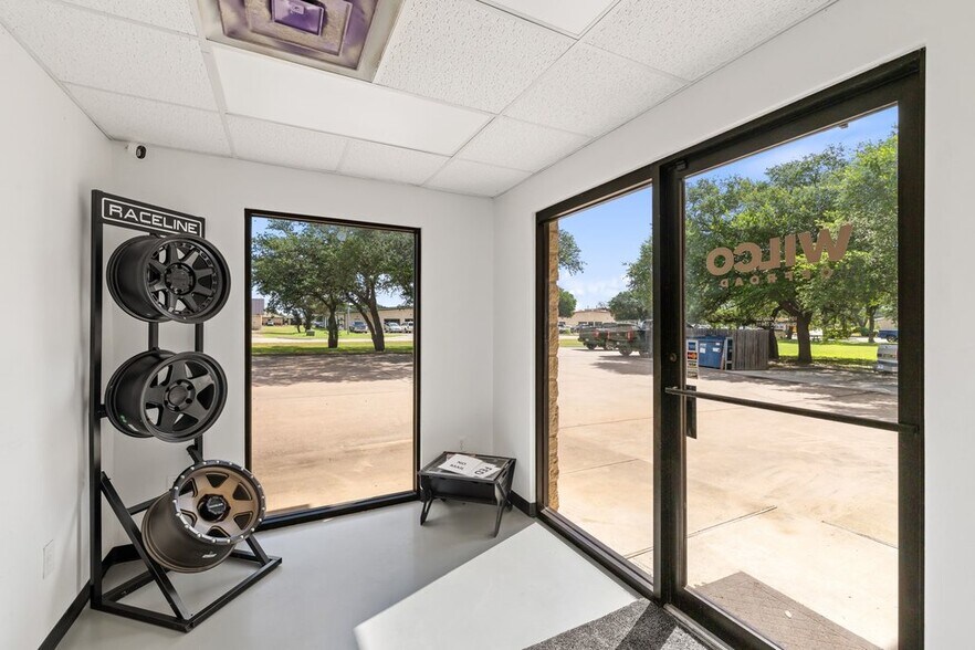 More Photos Of 101 John Kelly St, Burnet Industrial For Sale