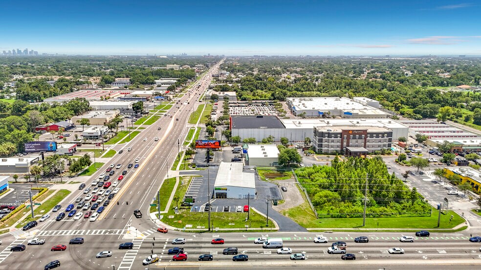More Photos Of 8338 N Dale Mabry Hwy, Tampa Showroom For Sale