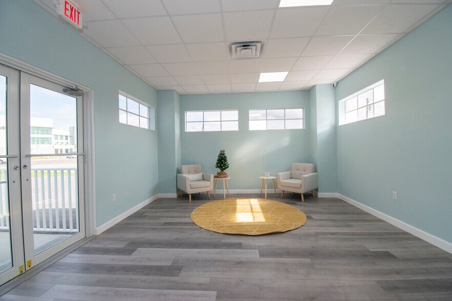 More Photos Of 4535 Tamiami Trl, Port Charlotte Office For Lease