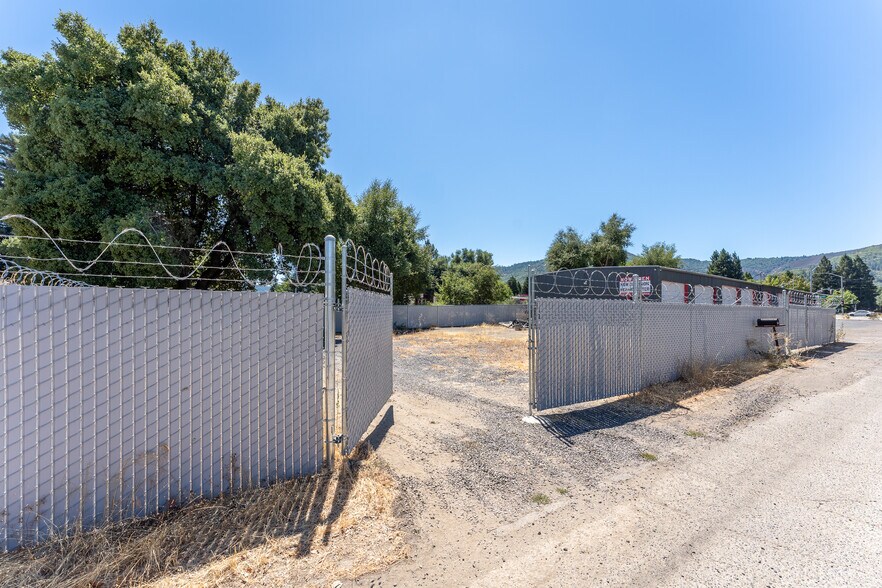 More Photos Of 550 Talmage Rd, Ukiah Auto Repair For Lease