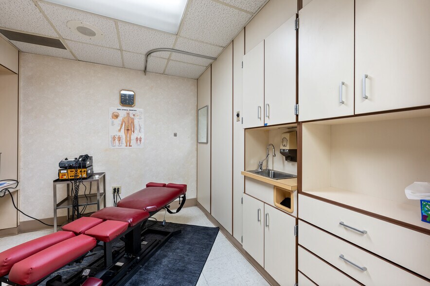 More Photos Of 5410 N Tryon St, Charlotte Medical For Sale
