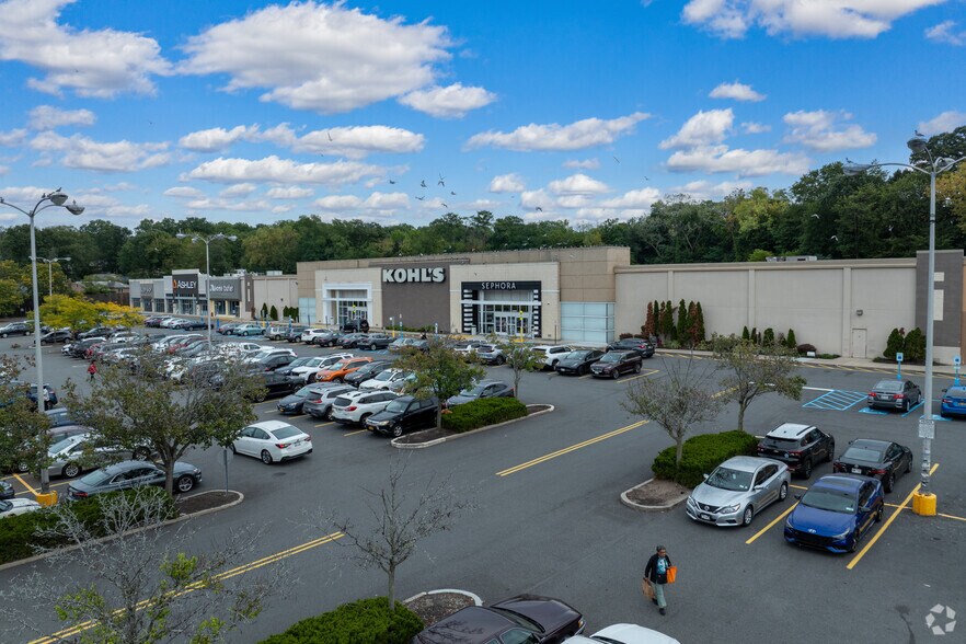 More Photos Of 2350 Central Park Ave, Yonkers Freestanding For Lease