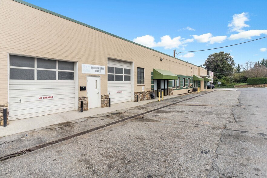 More Photos Of 1811 Memorial Ave, Lynchburg Storefront For Lease