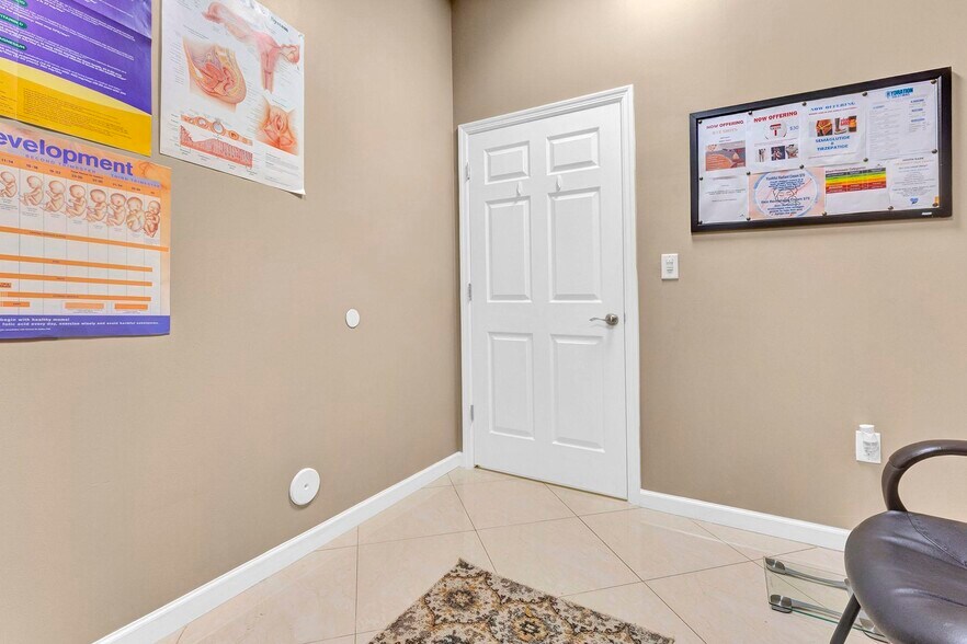 More Photos Of 1757 N University Dr, Pembroke Pines Storefront Retail Office For Lease