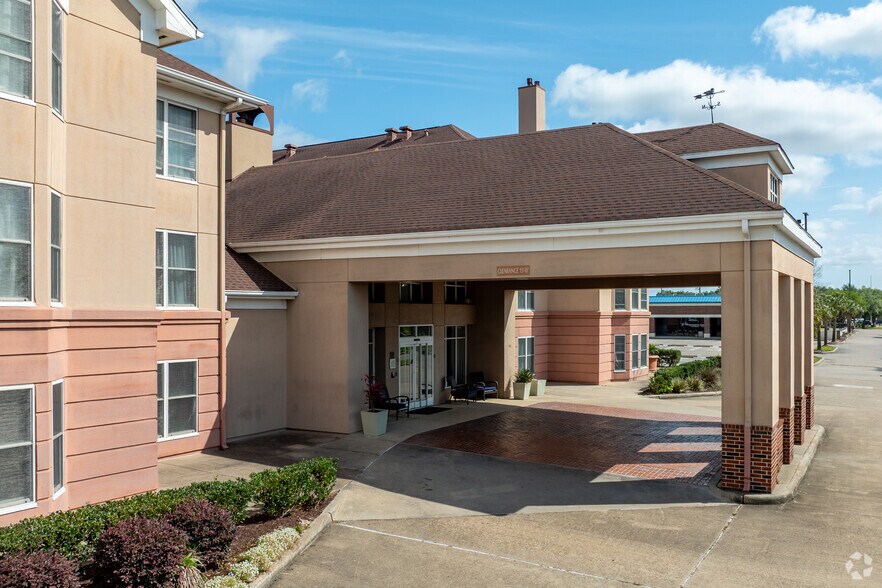 More Photos Of 401 Bay Area Blvd, Houston Hotel For Sale