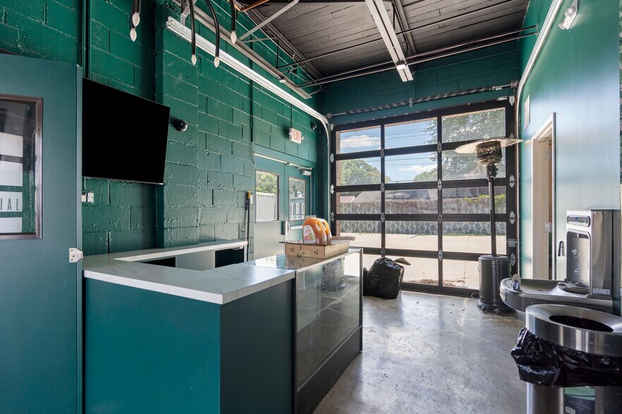 More Photos Of 23610 John R Rd, Hazel Park Auto Repair For Sale