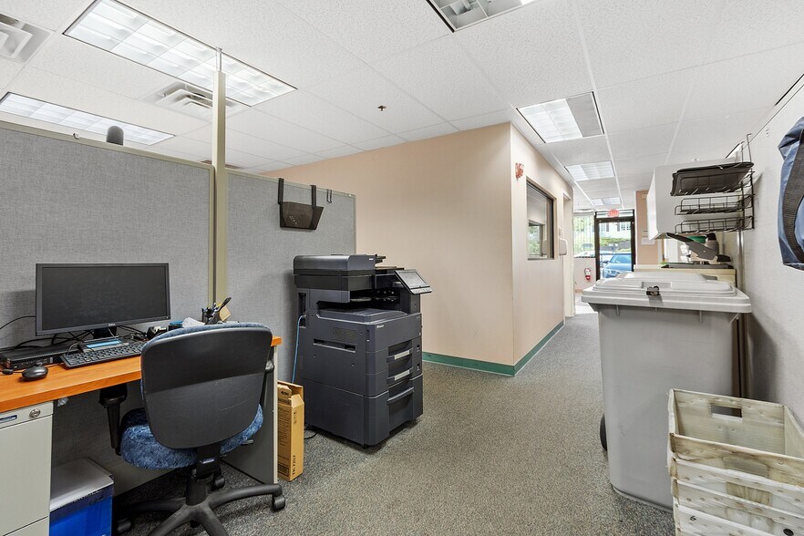 More Photos Of 67 Whalon St, Fitchburg Storefront For Lease