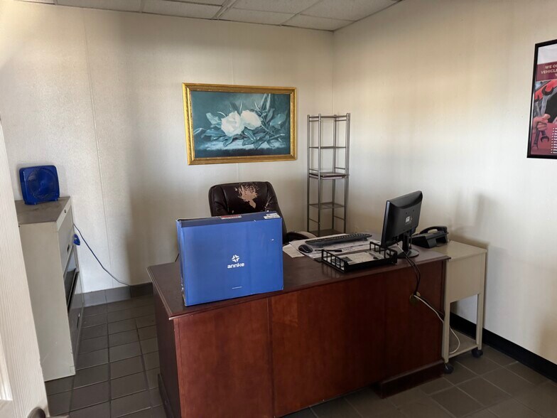 More Photos Of 9322 LBJ Fwy, Dallas Fast Food For Lease