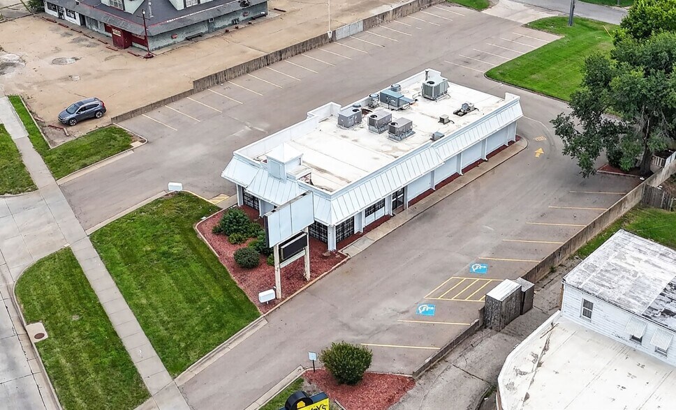 More Photos Of 1812 NW Topeka Blvd, Topeka Fast Food For Lease