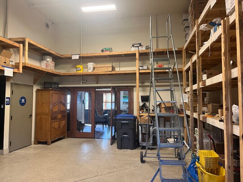 More Photos Of 11020 Trails End Ct, Truckee Flex For Lease