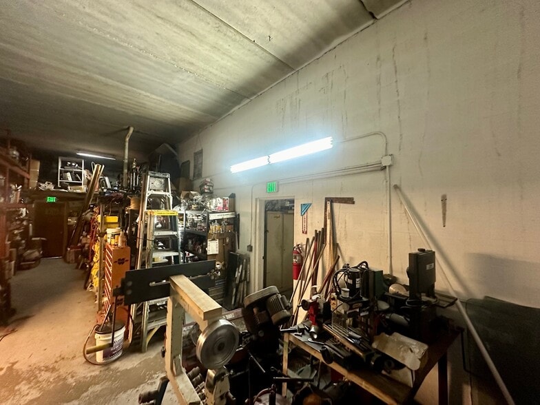 More Photos Of 1002 SE 9th St, Cape Coral Service For Sale