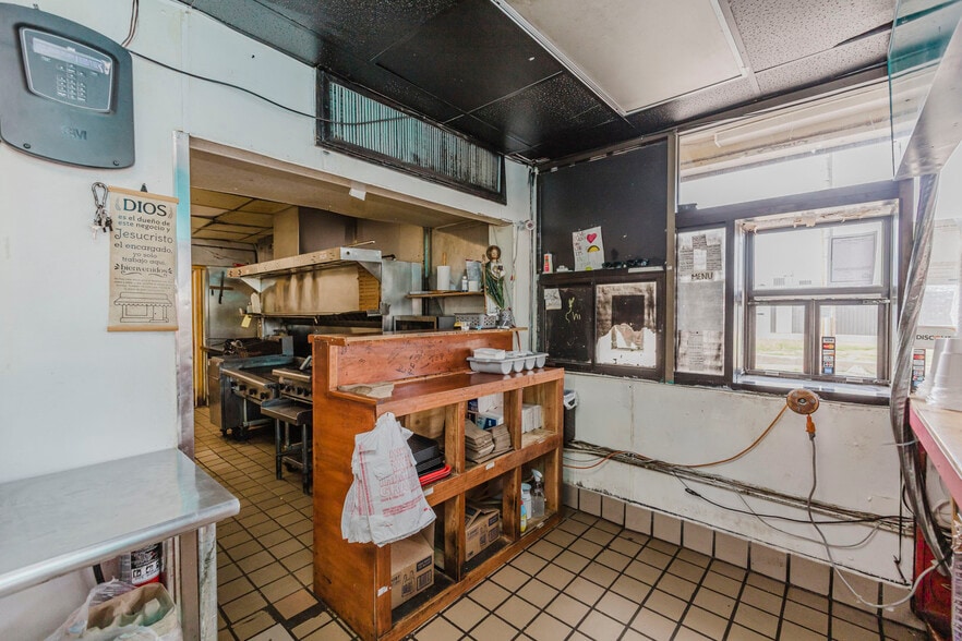 More Photos Of 503 N West St, Wichita Fast Food For Sale