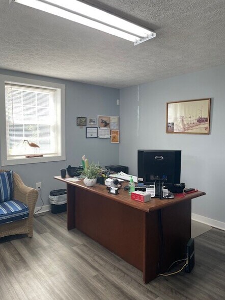 More Photos Of 75 Maple Rd, Mathews Office For Sale
