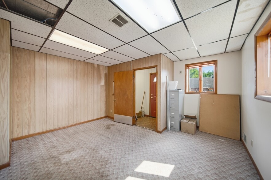 More Photos Of 208 Irwin St, Brooklyn Manufacturing For Sale