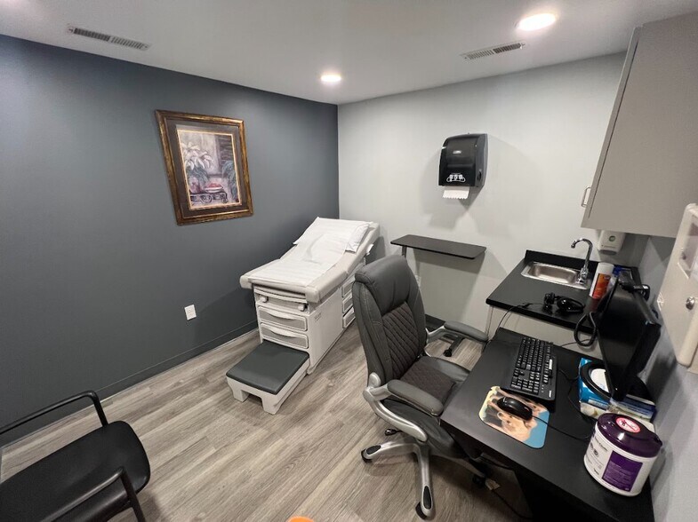 More Photos Of 2 Mound Ct, Merrimack Medical For Sale