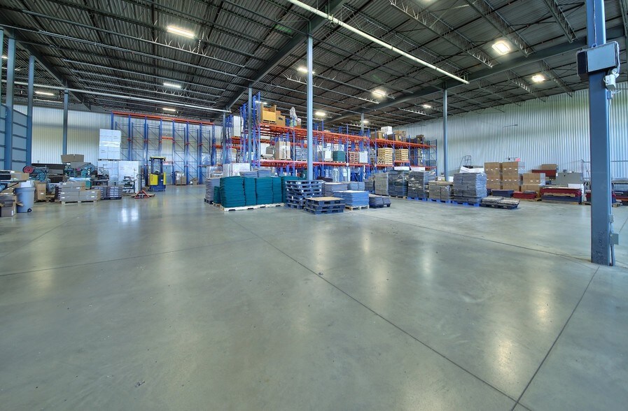 More Photos Of 140 Blvd Industriel, Napierville Warehouse For Sale