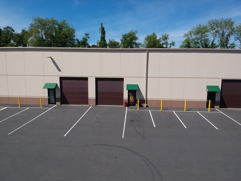 More Photos Of 18 Haypress Rd, Cranbury Warehouse For Lease
