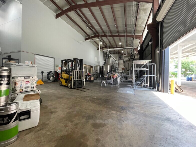 More Photos Of 4001 Navigation Blvd, Houston Warehouse For Sale