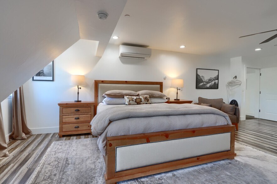 More Photos Of 49271 Golden Oak Loop, Oakhurst Hotel For Lease