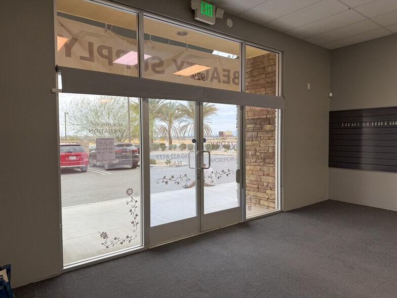 More Photos Of 901 Crossley Rd, Palm Springs Unknown For Lease