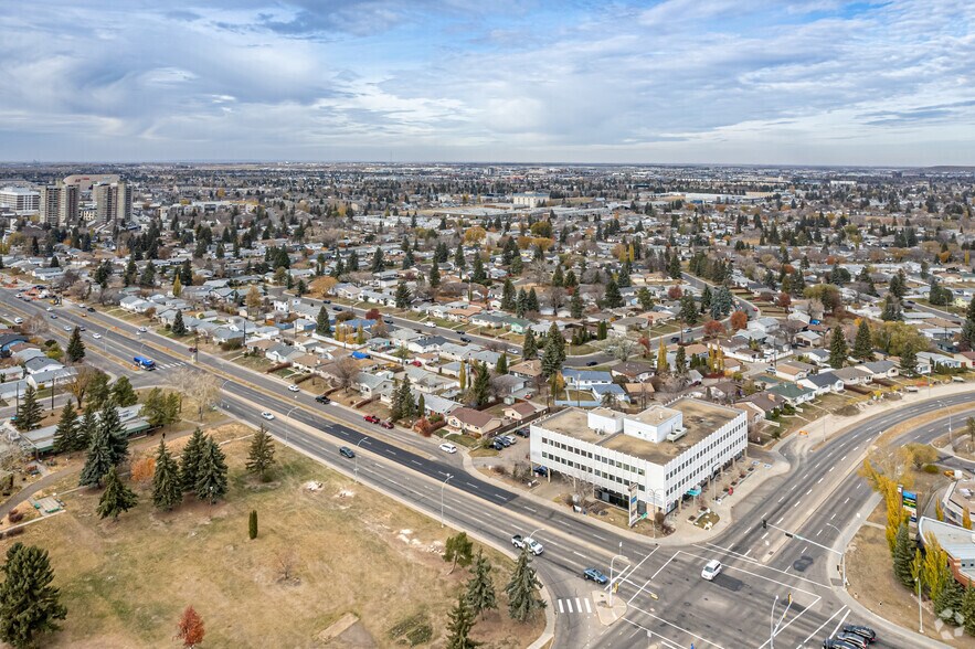 More Photos Of 8700-8704 Meadowlark Rd NW, Edmonton Office For Lease
