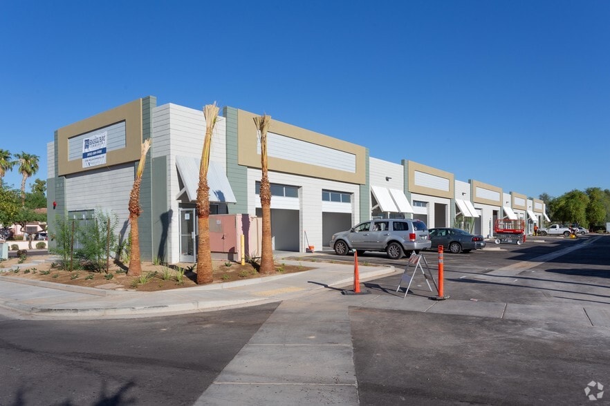 More Photos Of 430 N Dysart Rd, Goodyear Light Manufacturing For Lease