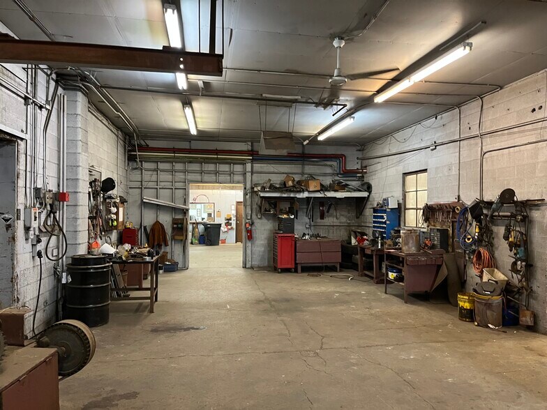 More Photos Of 1012 N 9th Ave, Walla Walla Manufacturing For Sale