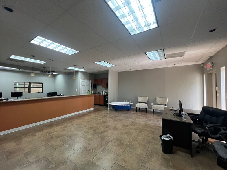 More Photos Of 3910 Osage St, Houston Service For Lease