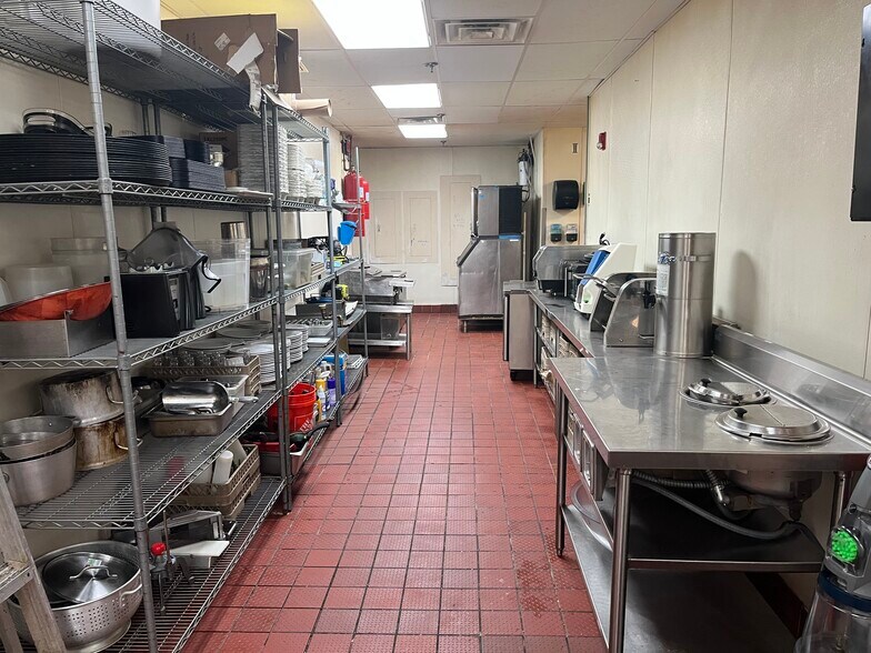 More Photos Of 7065 Winchester Rd, Memphis General Retail For Sale