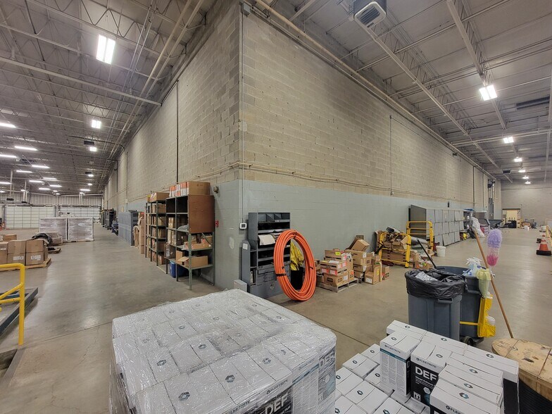 More Photos Of 2929 W Lathrop St, South Bend Warehouse For Lease