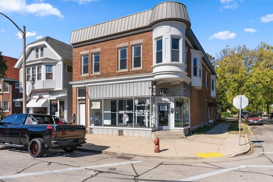 More Photos Of 2900 W Arthur Ave, Milwaukee Storefront Retail Residential For Sale