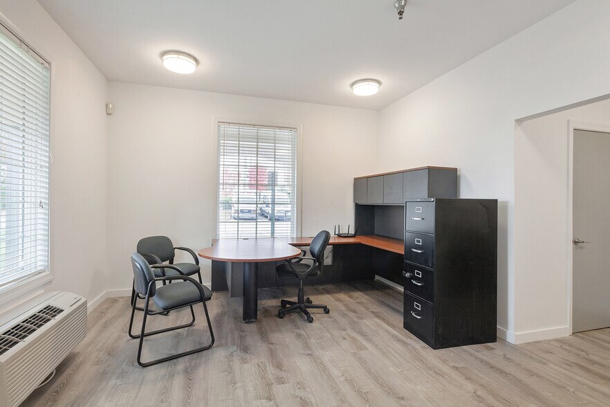 More Photos Of 6478 Putnam Ford Dr, Woodstock Office For Lease