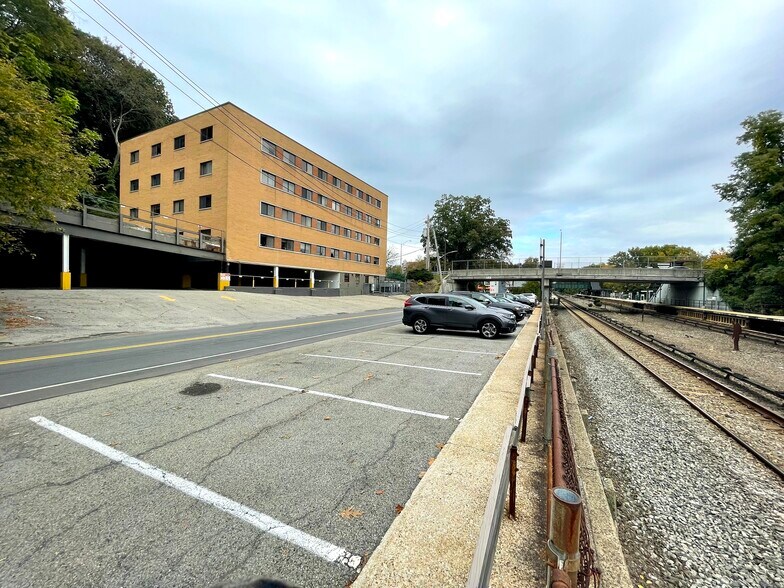 More Photos Of 250 E Hartsdale Ave, Hartsdale Office For Lease