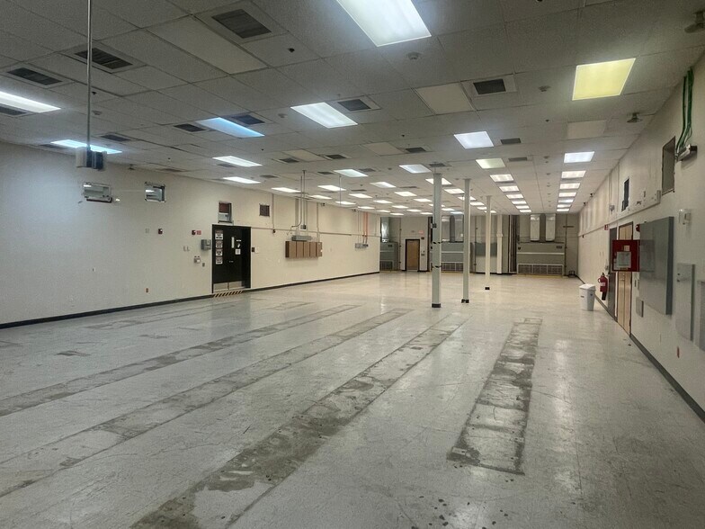 More Photos Of 871 Grier Dr, Las Vegas Light Distribution For Lease