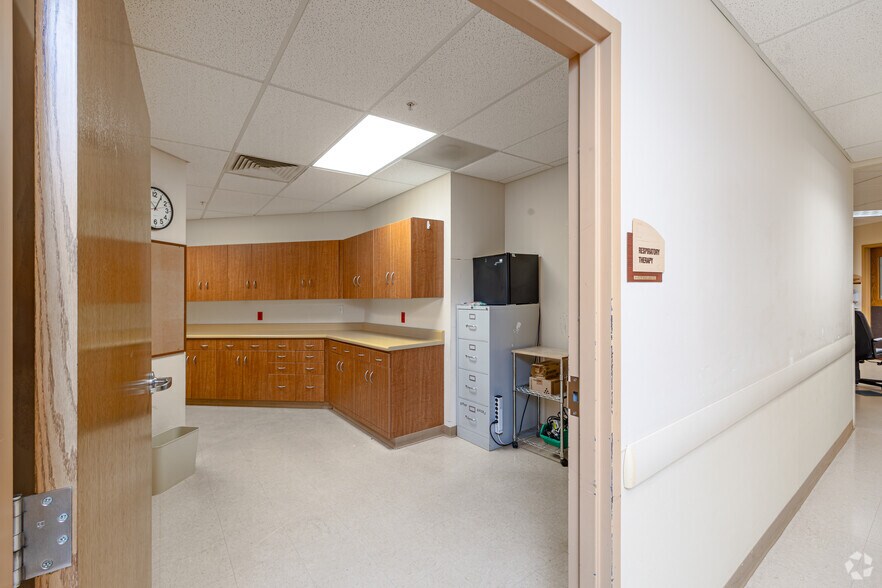 More Photos Of 3255 Independence St, Cape Girardeau Hospital For Sale