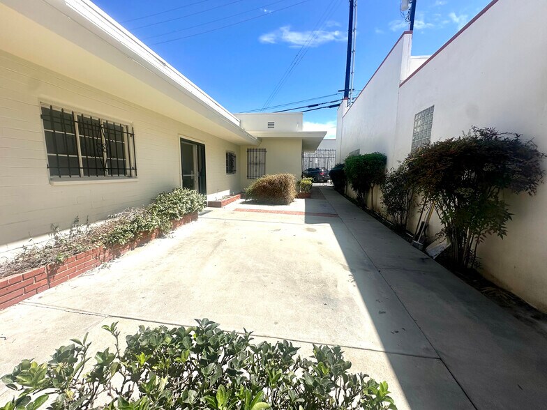 More Photos Of 815 S Main St, Corona Funeral Home For Sale