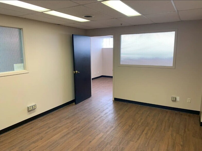 More Photos Of 901 1 St Av N, Saskatoon Self Storage For Lease