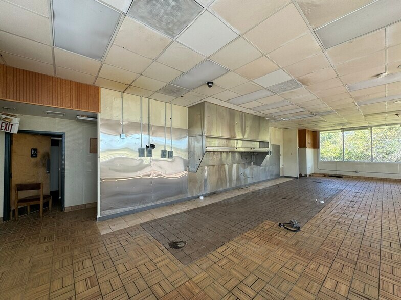 More Photos Of 100 Highway 243, Gordon General Retail For Lease