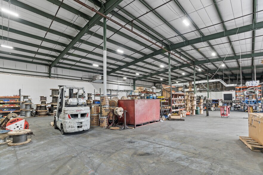 More Photos Of 5300 Ulmerton Rd, Clearwater Industrial For Lease