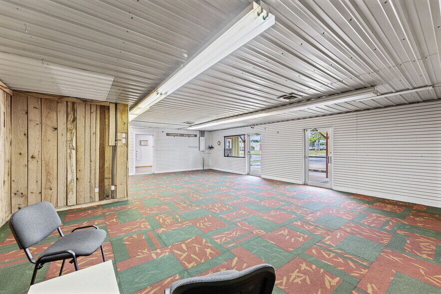 More Photos Of 600 N Maple St, Garnett General Retail For Sale