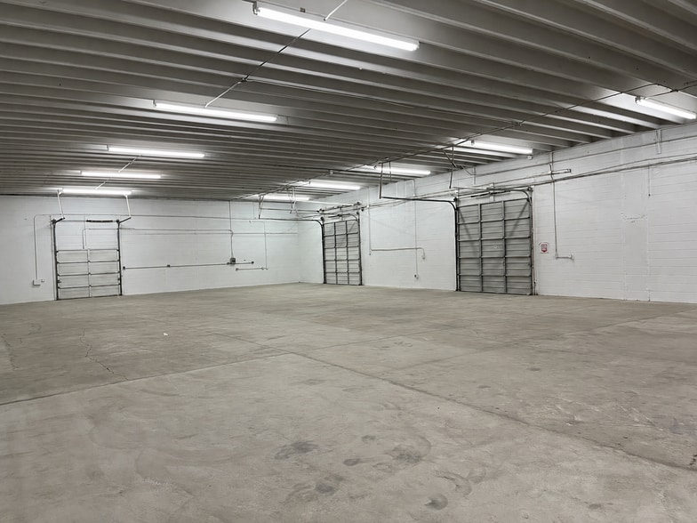 More Photos Of 515 Industrial Blvd, Austin Warehouse For Lease